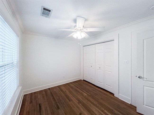 Building Photo - 2415 Durwood St