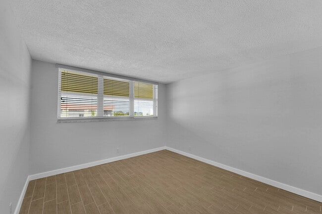 Building Photo - 5300 NE 24th Terrace