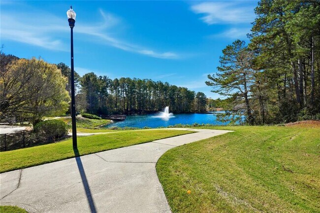 Building Photo - 405 Chadwick Cmns