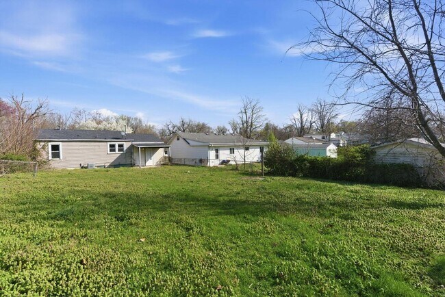 Building Photo - 3 Bedroom | 1 Bathroom Home | PET FRIENDLY!