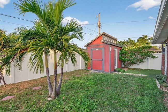 Building Photo - 11761 80th Ave