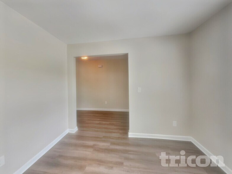 Building Photo - 325 Nutwood Trce