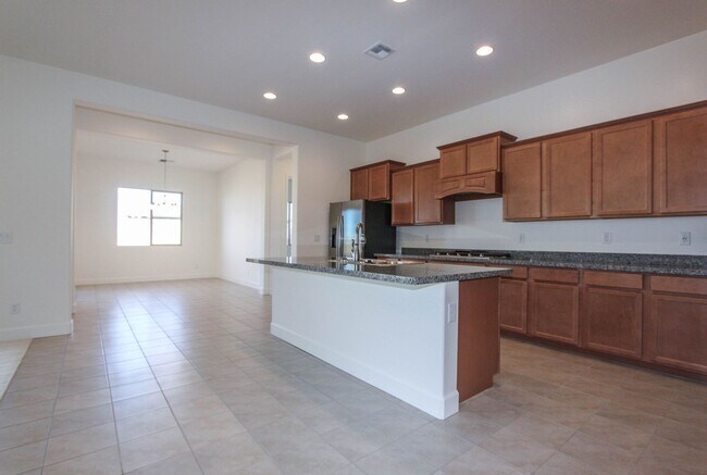 Building Photo - 3 bed 2 bath in Pronghorn Ranch