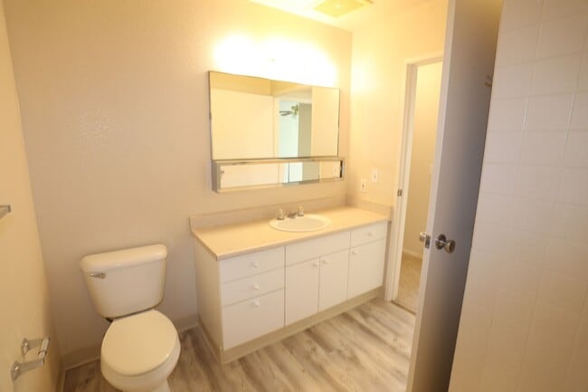 Building Photo - Kapolei - Aeloa Terrace - renovated ground...