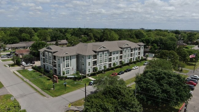 Building Photo - 7630 Amelia Rd