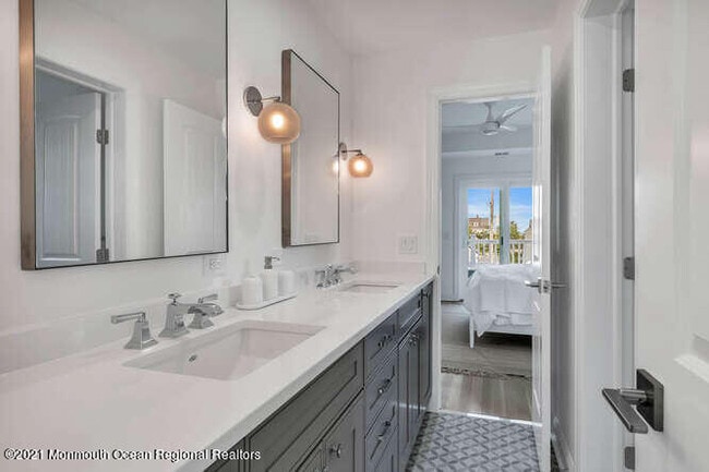 Building Photo - 916 Ocean Ave