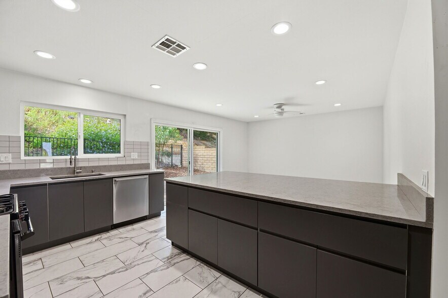 Building Photo - 30845 Catarina Dr