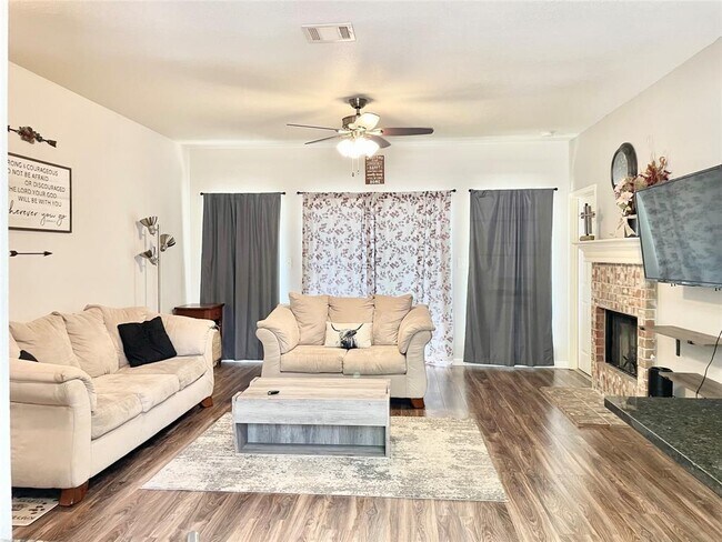 Building Photo - 207 Kates Way