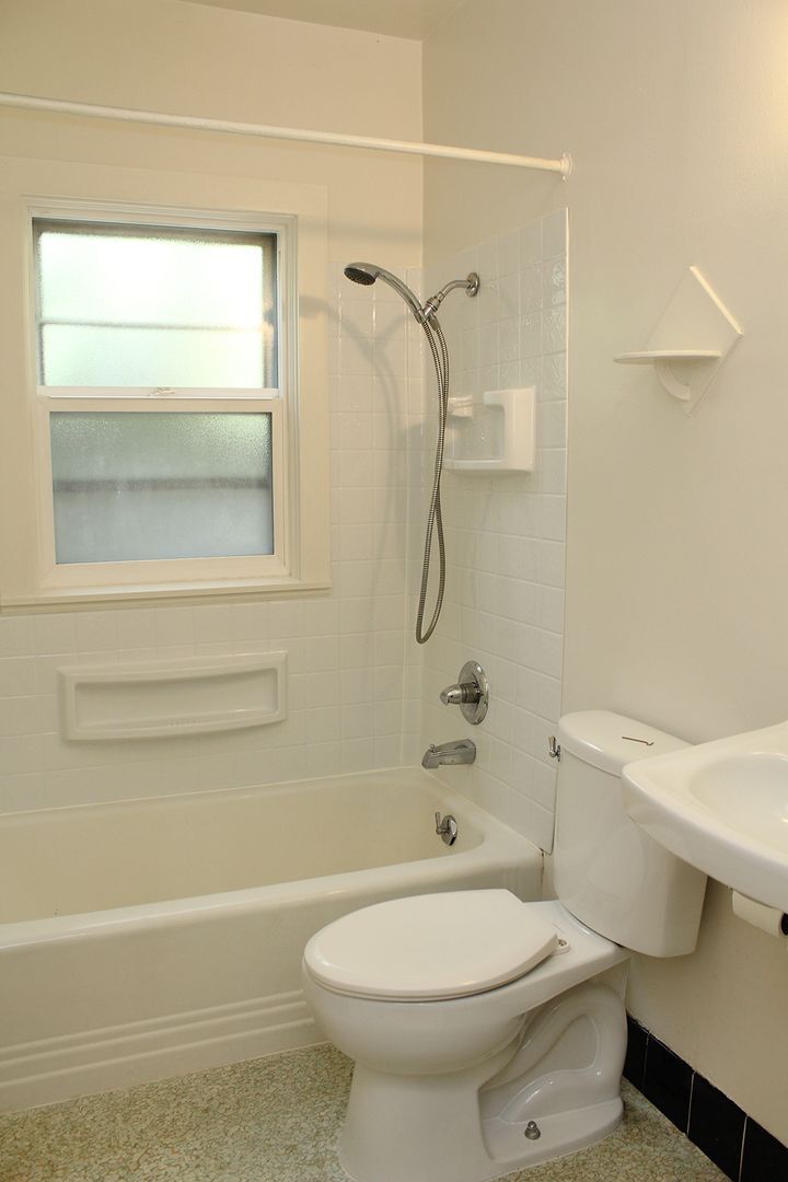 Building Photo - 3507 SW 11th Ave