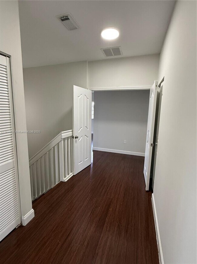 Building Photo - 4157 NE 14th St