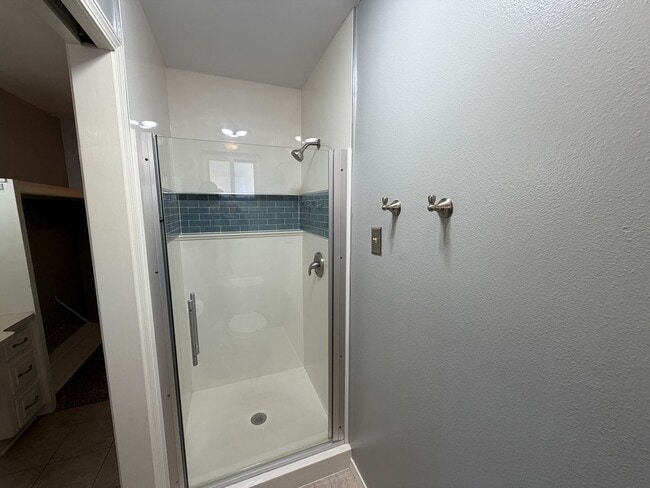 Building Photo - 3 Bedroom Single Story Home Available Near Louisiana Blvd NE & Candelaria Rd NE!