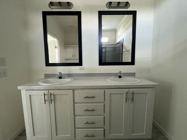 Building Photo - 557 Bimini Cay Cir
