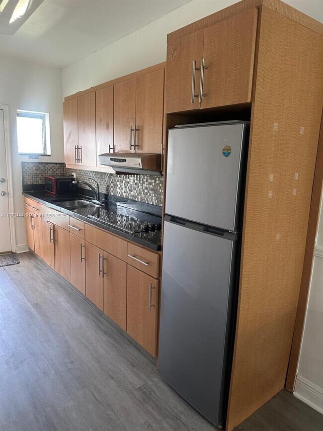 Building Photo - 6498 Collins Ave