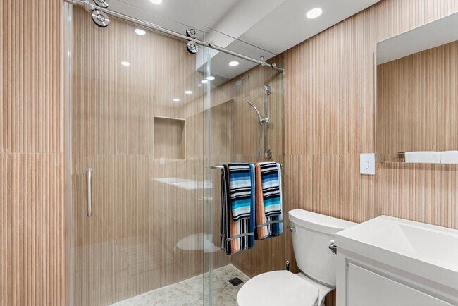 Building Photo - 2030 S Ocean Dr