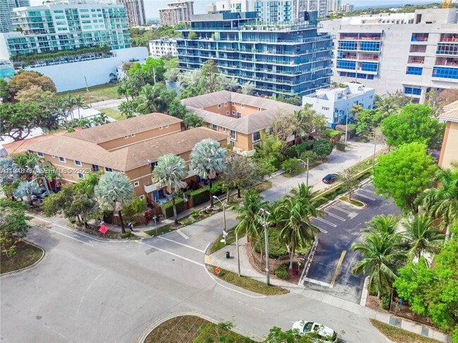 Building Photo - 235 SW 17th Rd