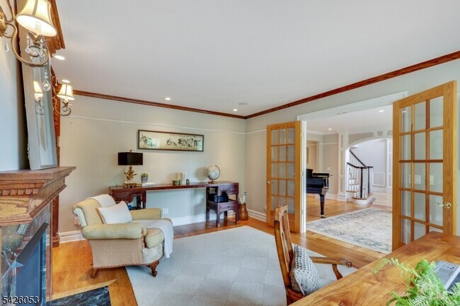 Building Photo - 236 Long Hill Dr