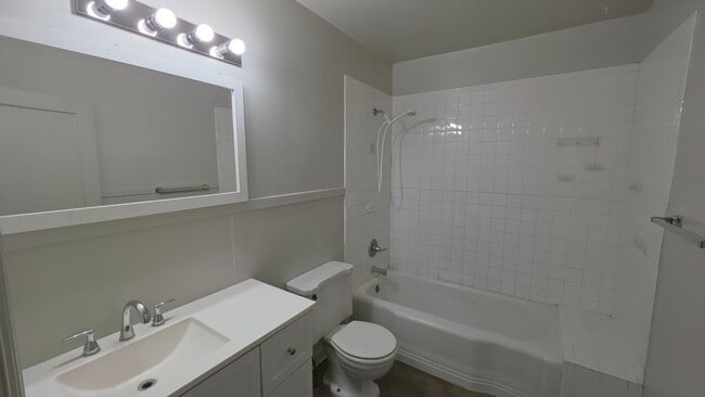 Building Photo - Spacious, Fresh, and Ready for Your Style: 3 Bed 2 Bath