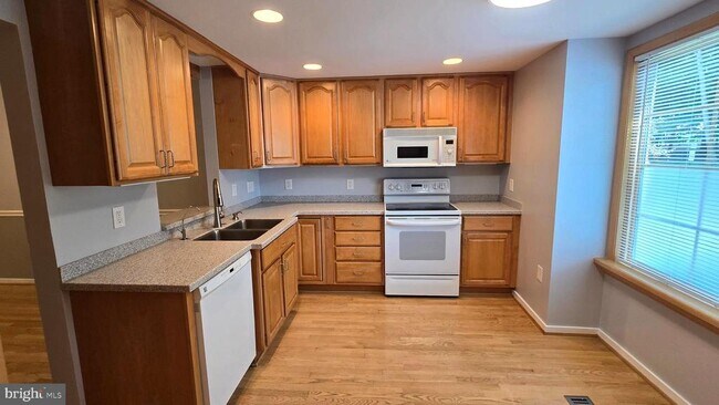 Building Photo - 5987 Clerkenwell Ct