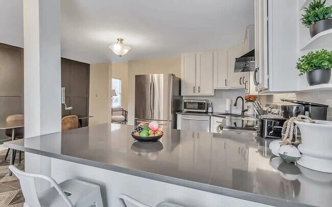 Building Photo - 515 E Huntingdon St