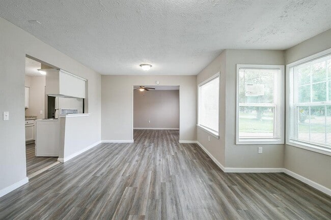 Building Photo - 319 Rustic Dr