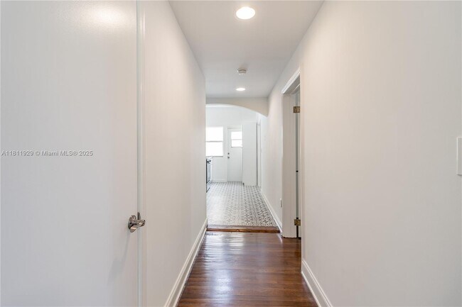 Building Photo - 1027 Euclid Ave