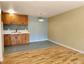 Building Photo - 2950wi