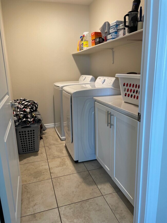 Laundry Room - 365 Rosefinch St