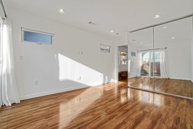 Building Photo - 38 Sunset Ave