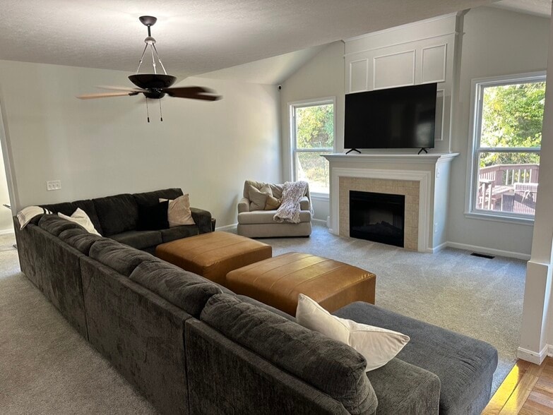 Living Room - 218 Grant Park Dr