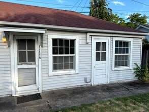 Building Photo - 1 Bedroom duplex in downtown Eugene