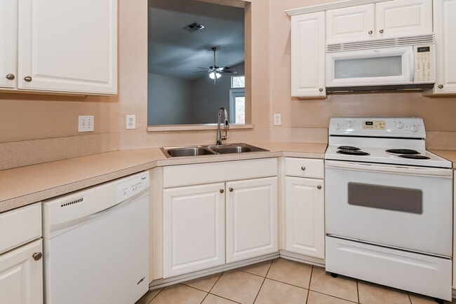 Building Photo - 2112 S Cranbrook Ave