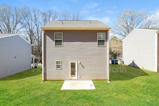 Building Photo - 331 Bell St