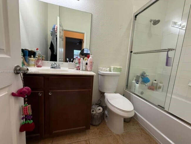 Building Photo - 8800 NW 107 Ct