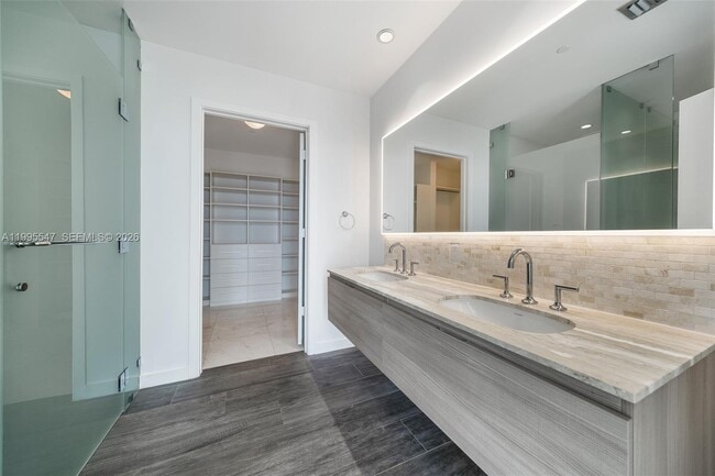 Building Photo - 2900 NE 7th Ave