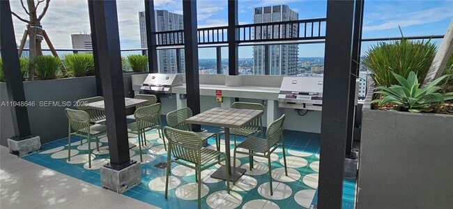 Building Photo - 11 NE 6th St