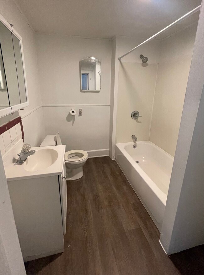 Building Photo - 109 Schubert St