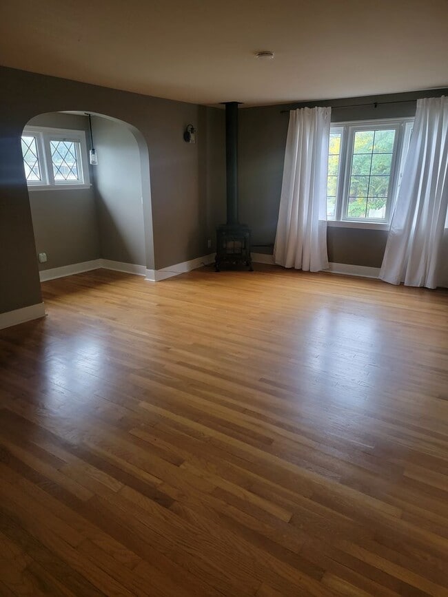 Building Photo - Gorgeous Tudor in Tacoma's North Slope Area