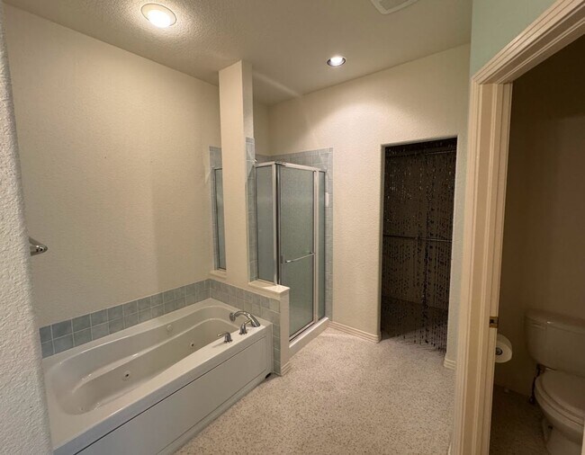 Building Photo - Spacious and Open 3BD/2BA House In Longmont!