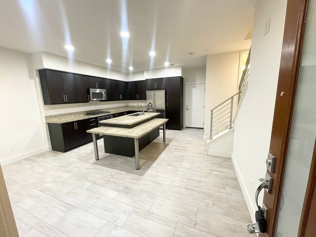 Building Photo - Updated 3 bed / 2.5 bath home in the desirable Frame & Focus community of Civita