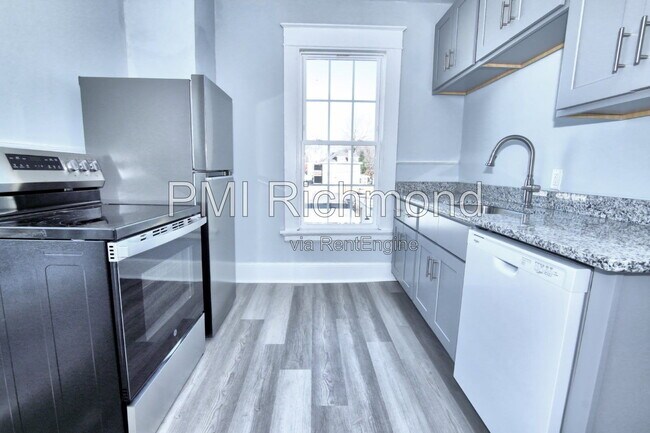 Building Photo - 2918 Hanes Ave