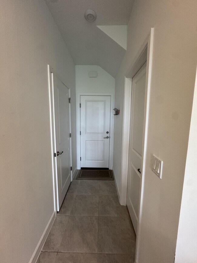 Building Photo - 14083 SW Thorens Dr