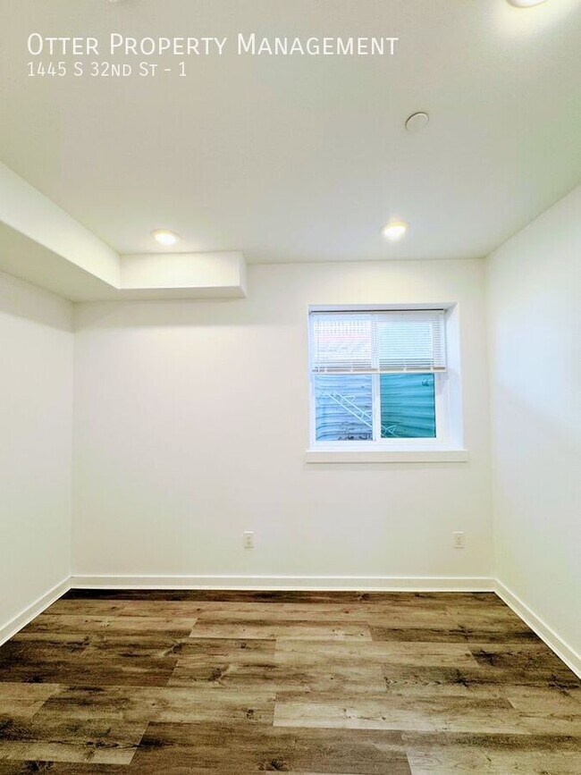 Building Photo - 1445 S 32nd St