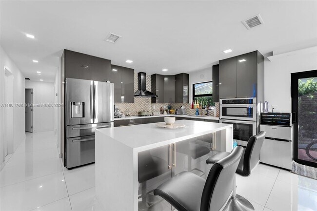 Building Photo - 10364 SW 6th St