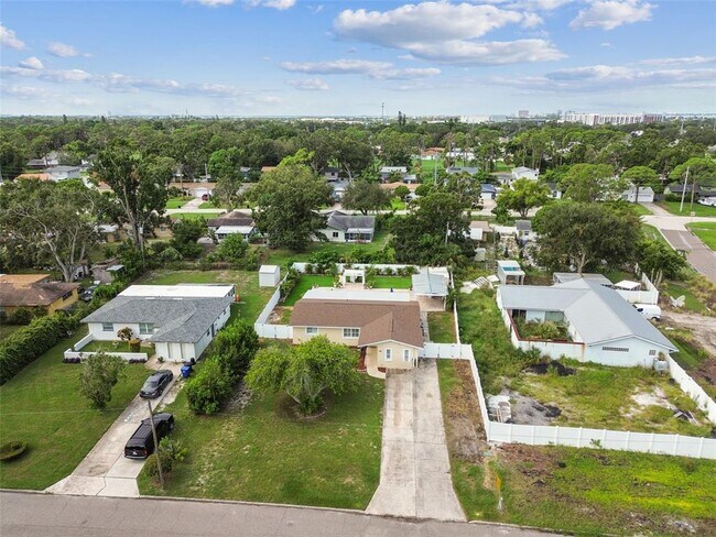 Building Photo - 2580 Granada Cir W