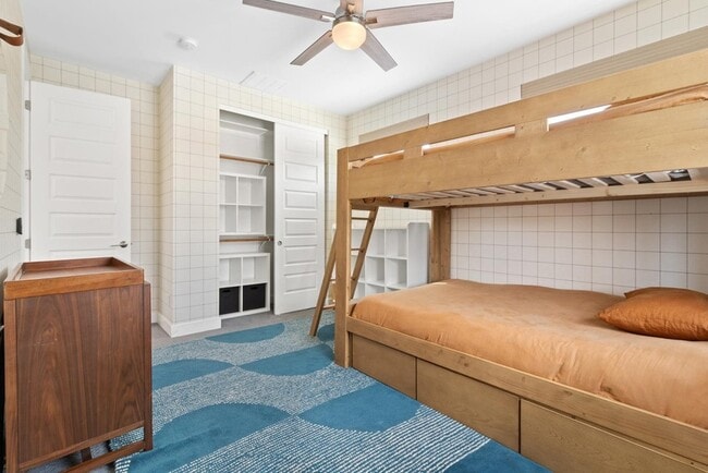 Building Photo - 4533 E Devonshire Ave