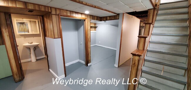 Building Photo - Spacious 3+ Bedroom Home in East Price Hill – Finished Basement & Large Backyard!