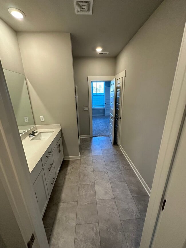 Building Photo - For Lease - 3 Bed, 2.5 Bath, 1846sqft Townhome, Lebanon