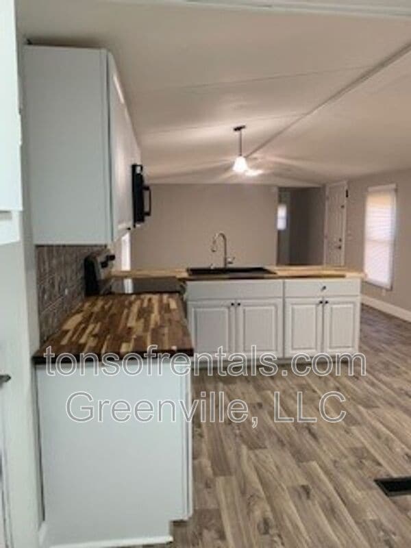 Building Photo - 311 Goldsmith Rd