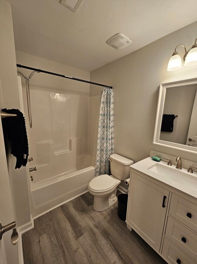 Building Photo - Newer Construction, 3 Bedroom Townhome!