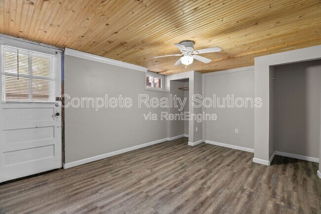 Building Photo - 8028 Wynwood Dr